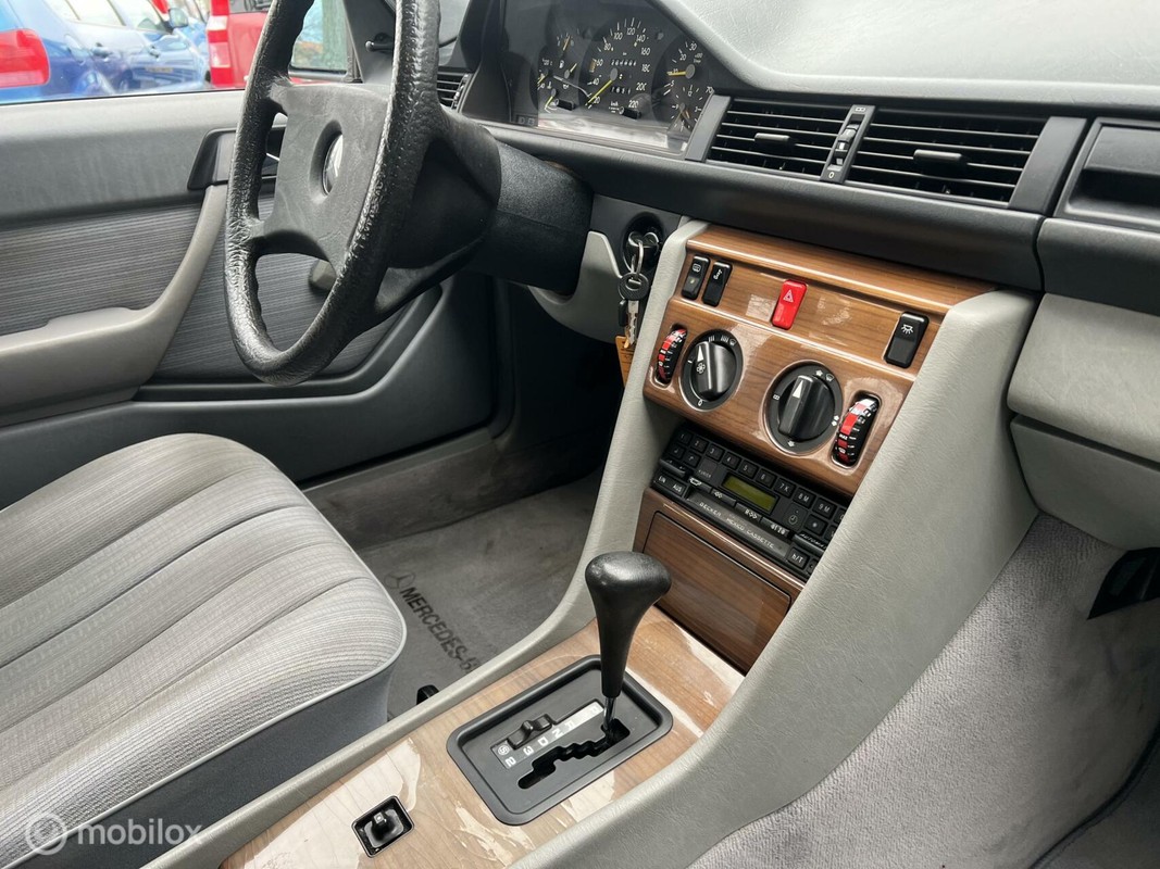 Mercedes-Benz 