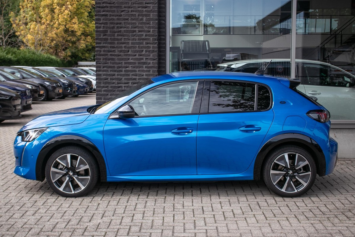 Peugeot e-208