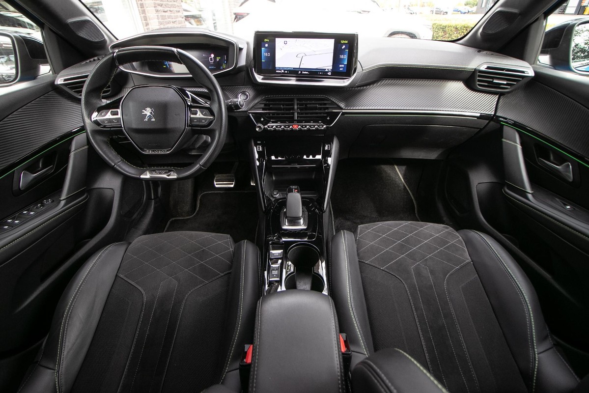 Peugeot e-208