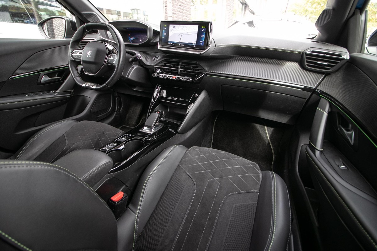 Peugeot e-208