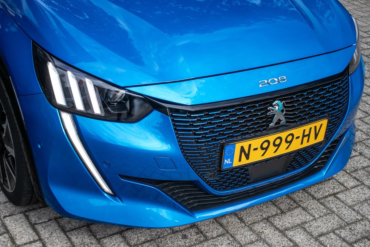 Peugeot e-208