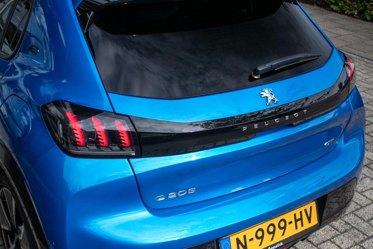 Peugeot e-208