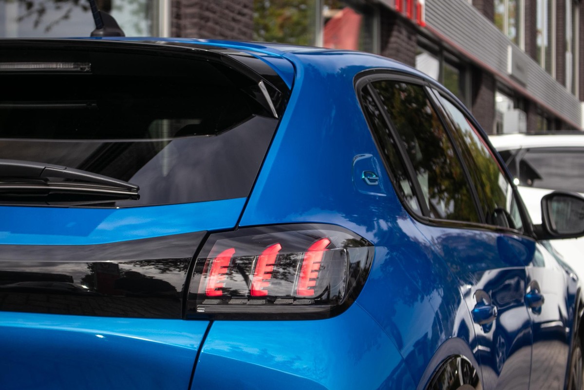 Peugeot e-208