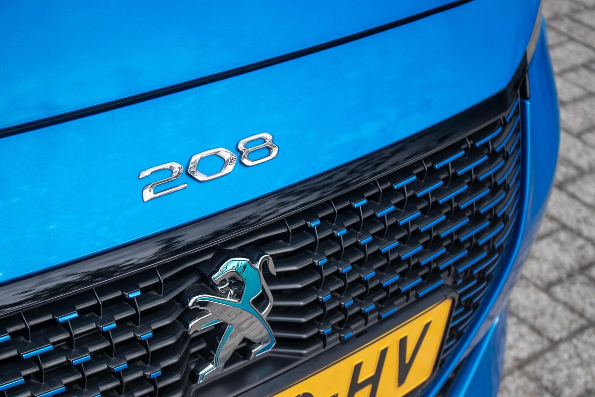 Peugeot e-208