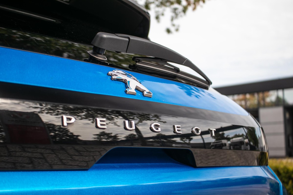Peugeot e-208