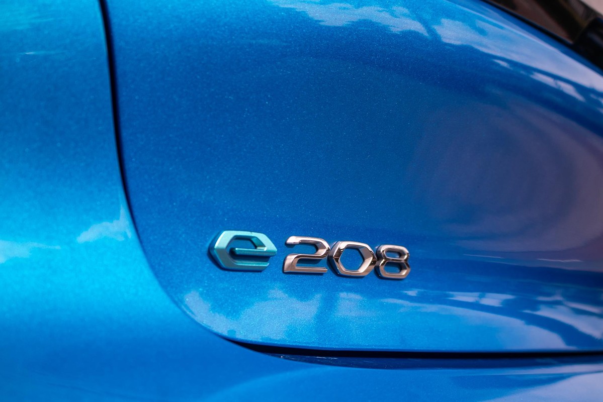 Peugeot e-208