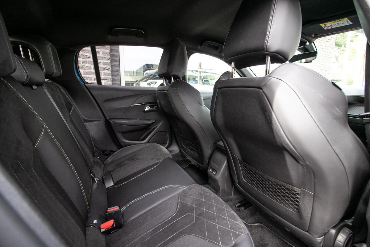 Peugeot e-208