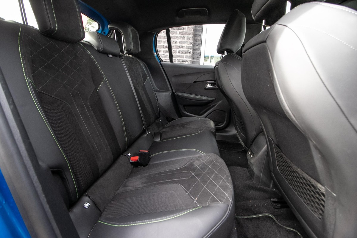 Peugeot e-208