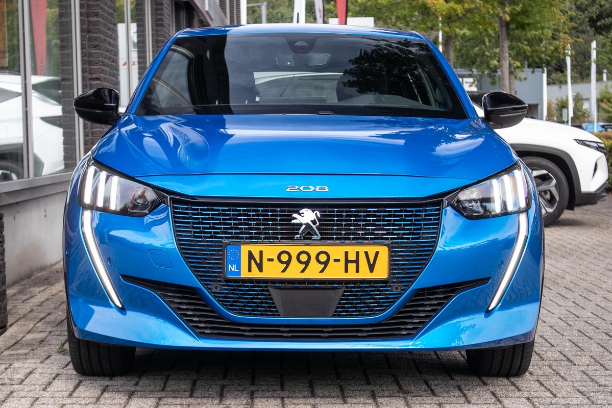 Peugeot e-208