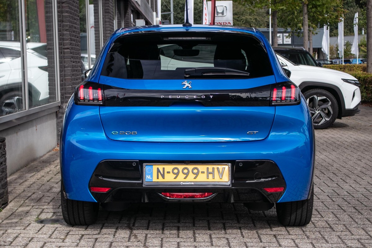 Peugeot e-208