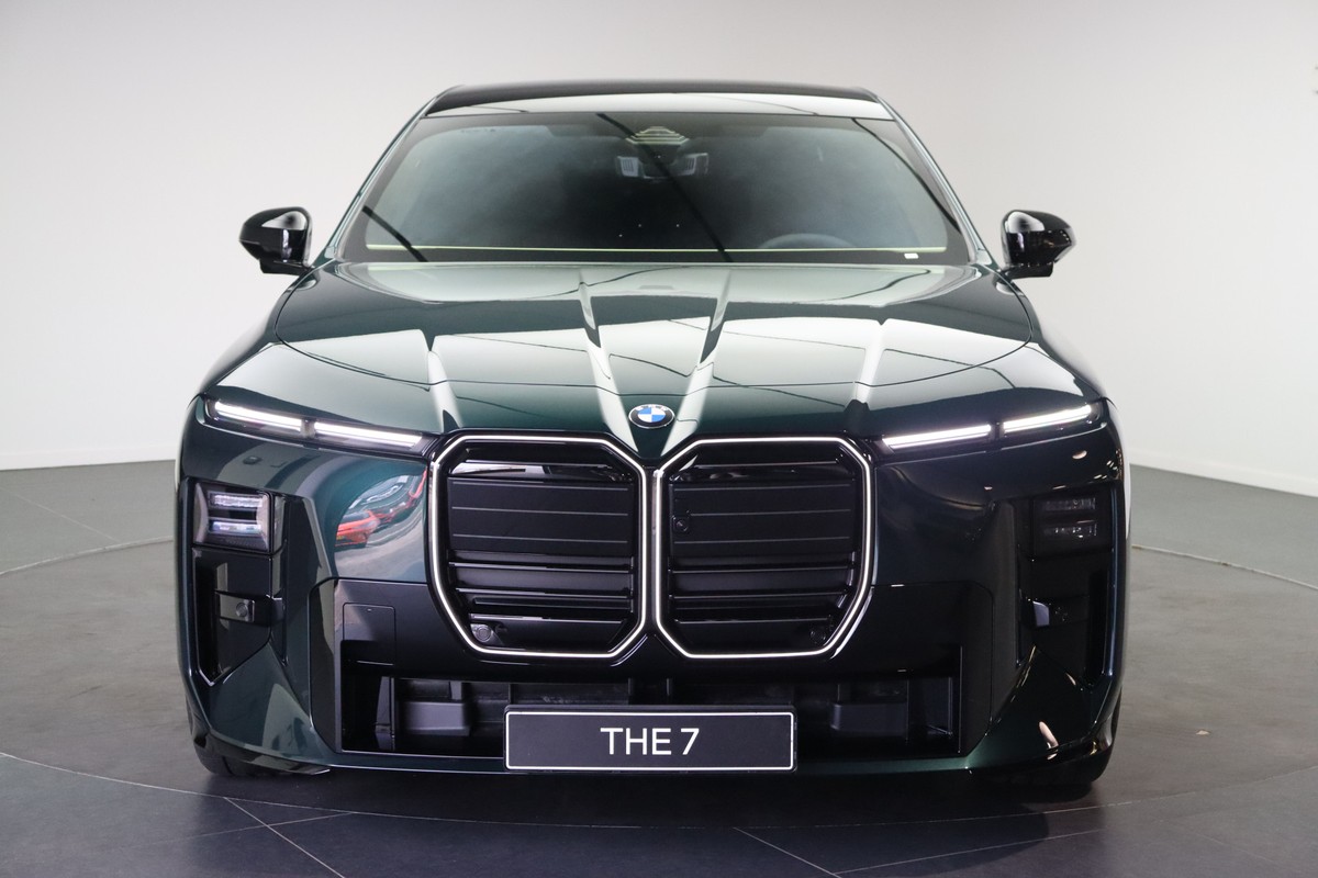 BMW i7