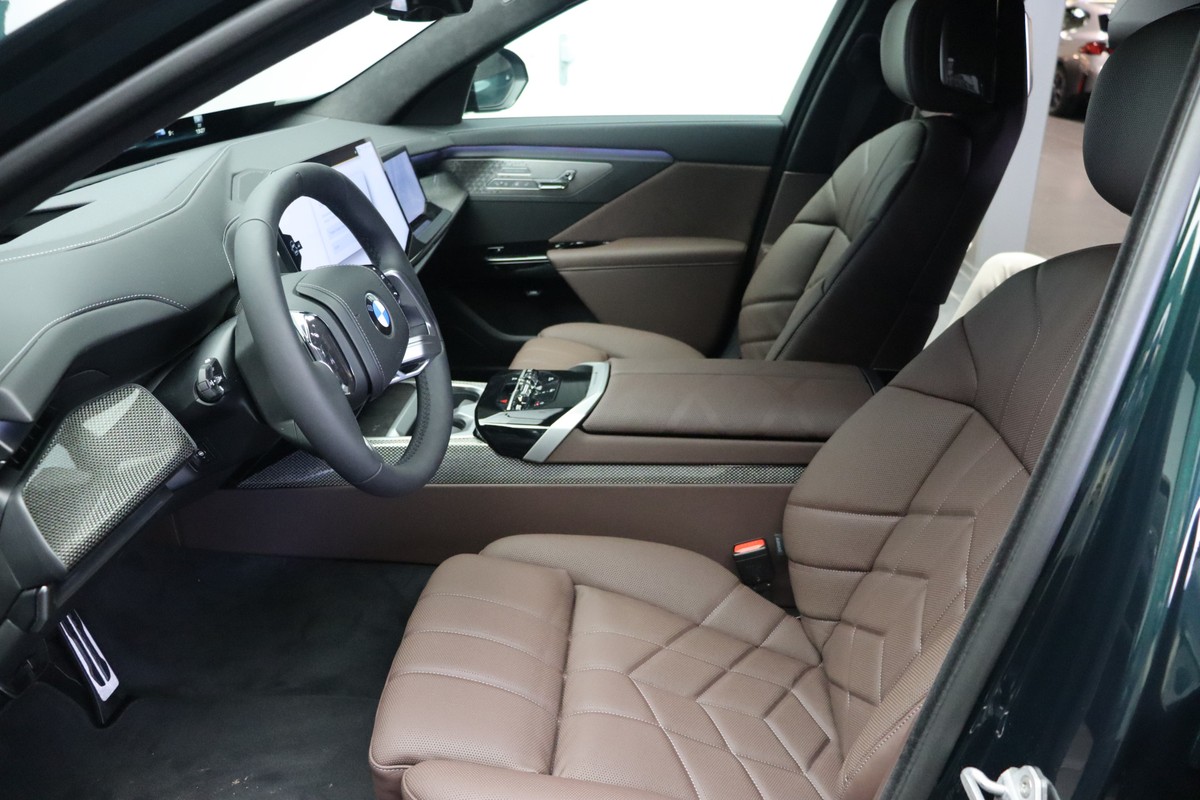 BMW i7