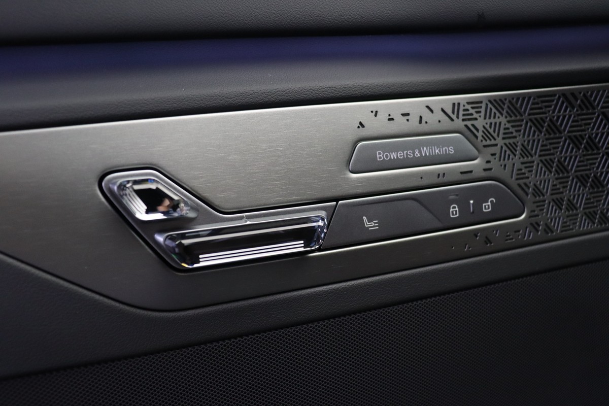 BMW i7