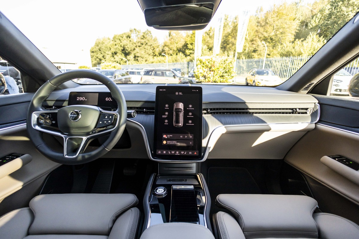 Volvo EX90