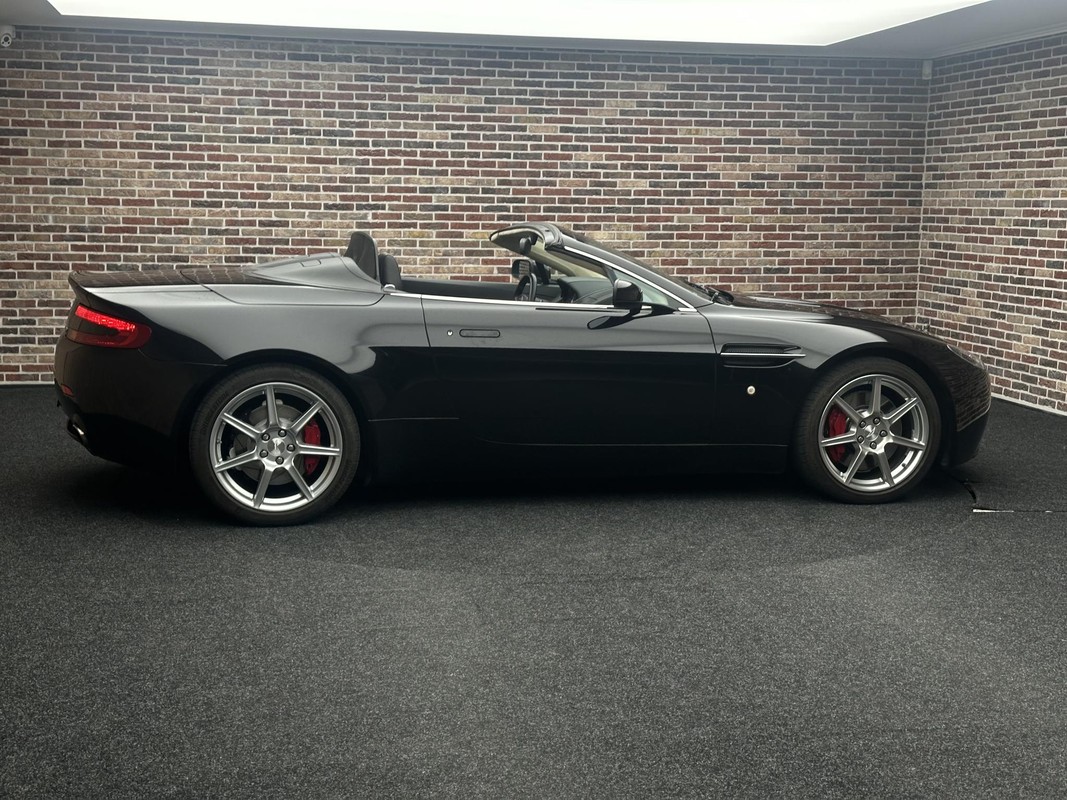 Aston Martin V8 Vantage