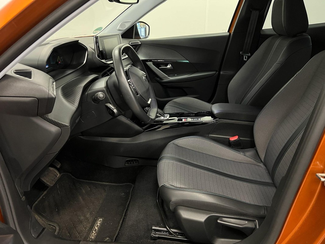 Peugeot e-2008