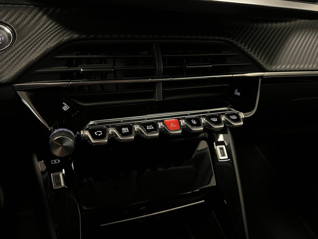 Peugeot e-2008