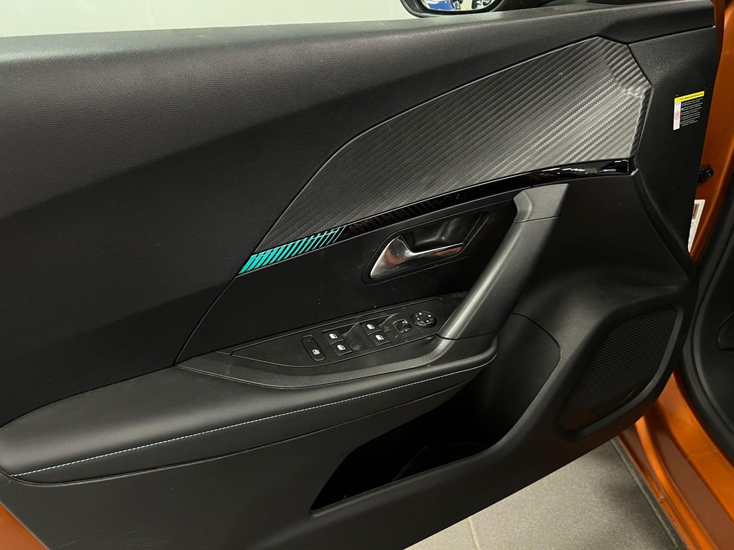 Peugeot e-2008