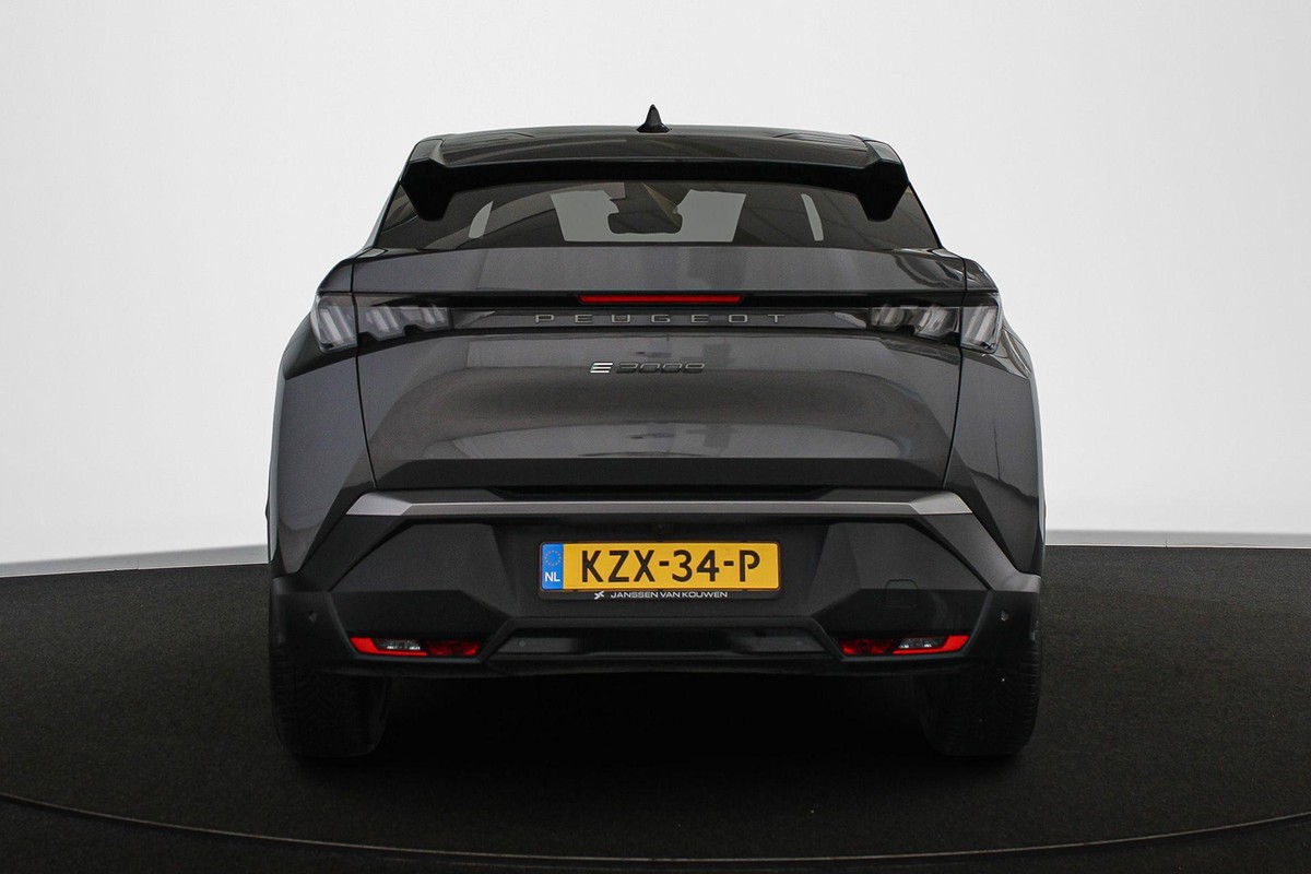 Peugeot e-3008