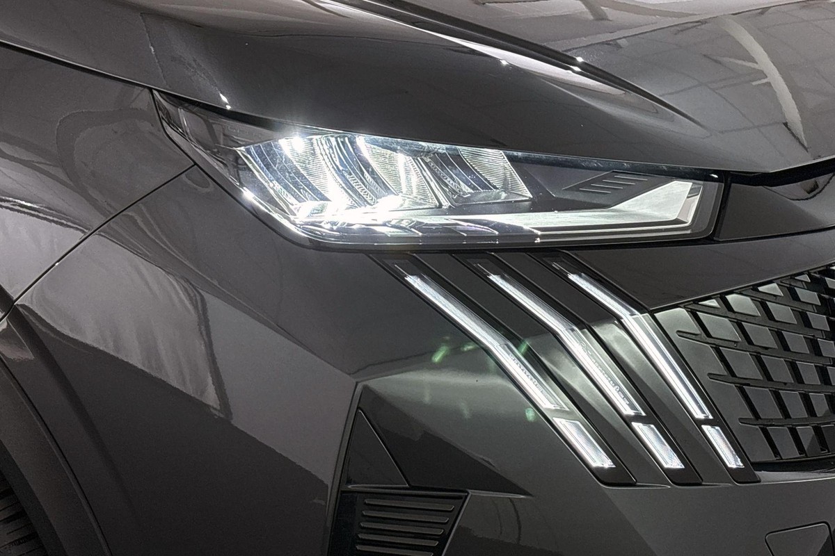 Peugeot e-3008