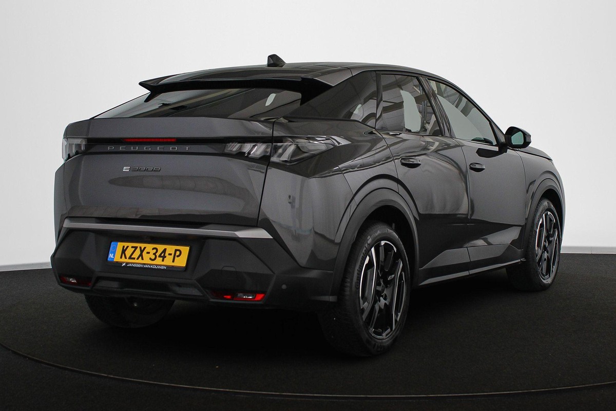 Peugeot e-3008