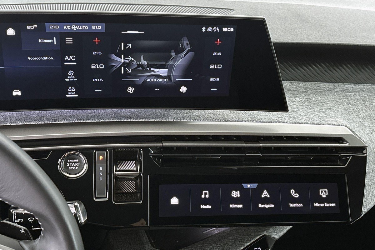 Peugeot e-3008