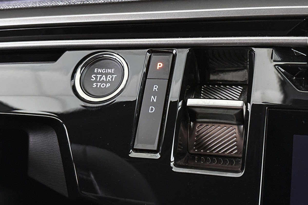Peugeot e-3008