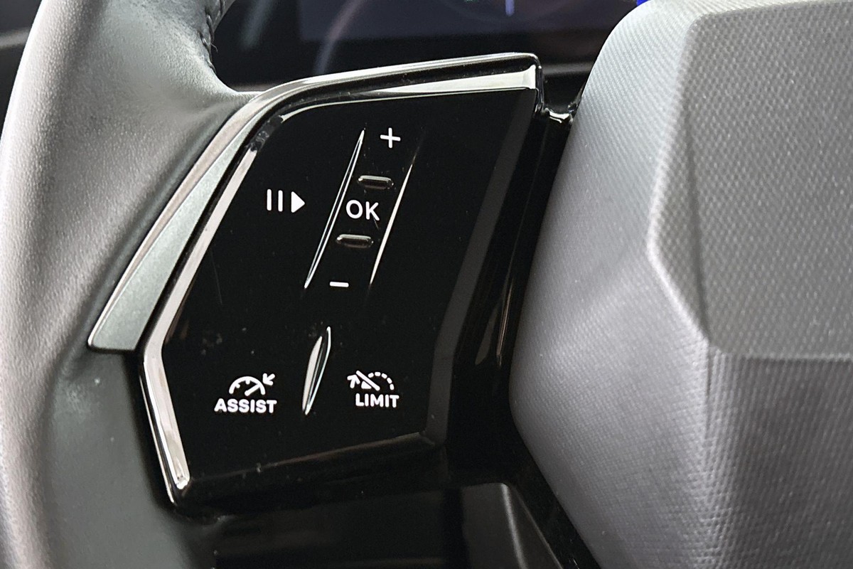Peugeot e-3008
