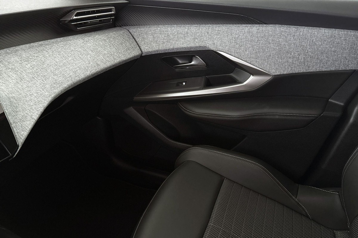 Peugeot e-3008