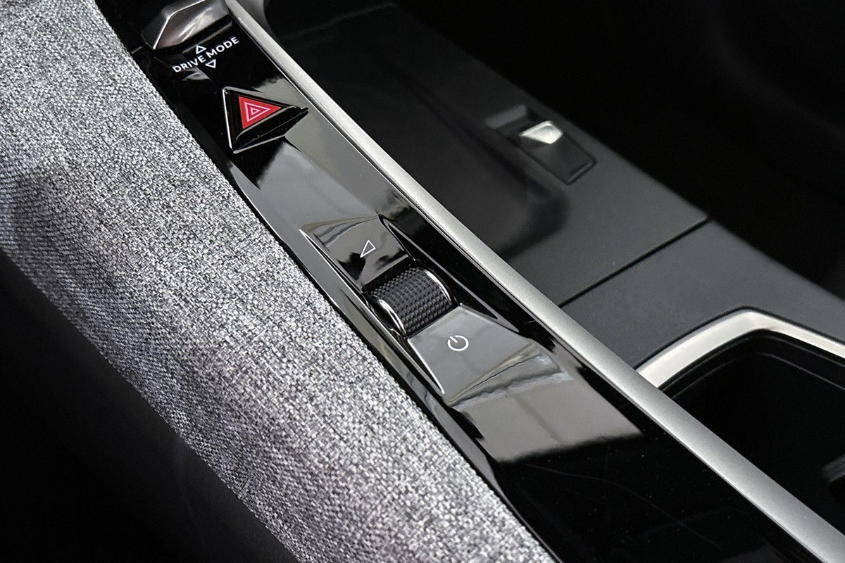 Peugeot e-3008