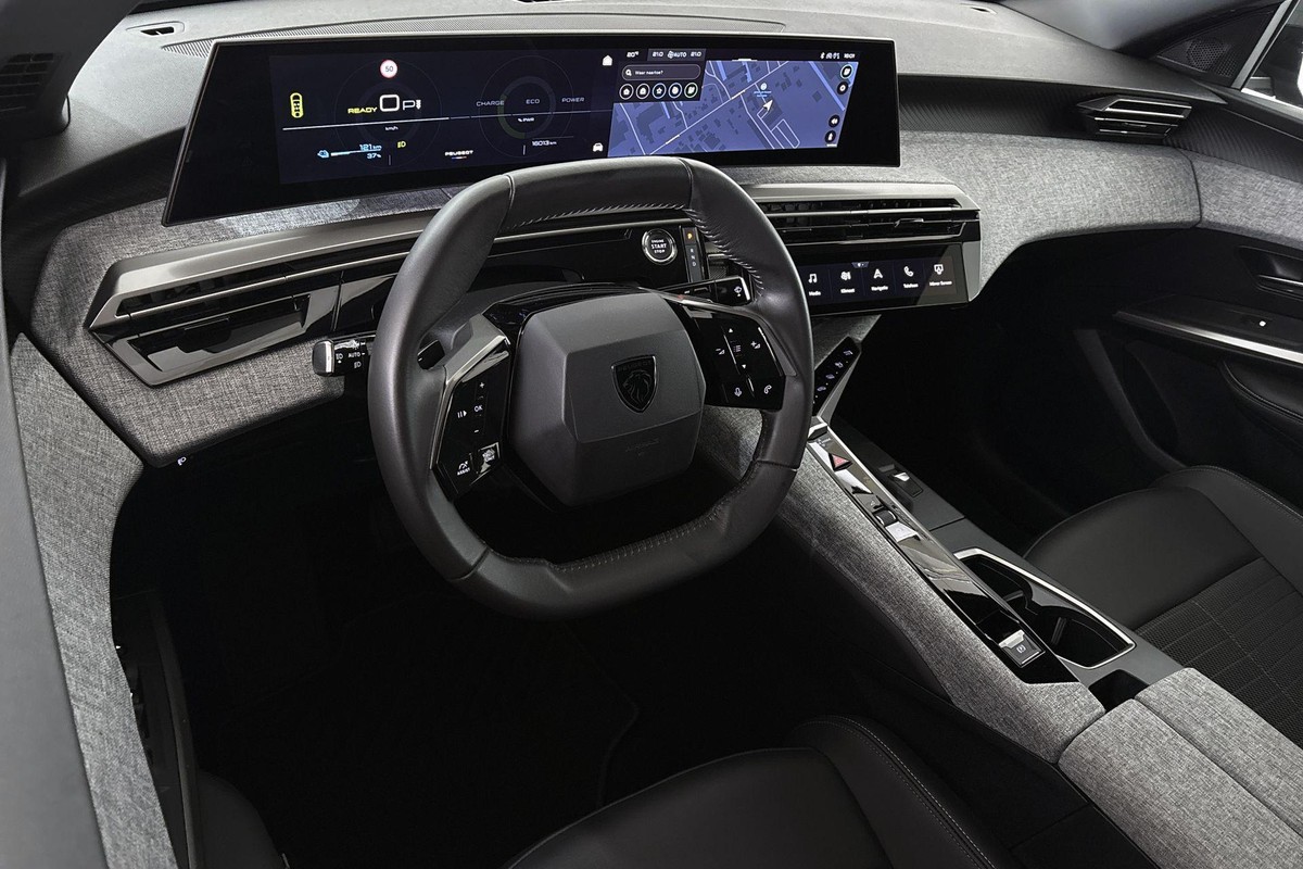 Peugeot e-3008