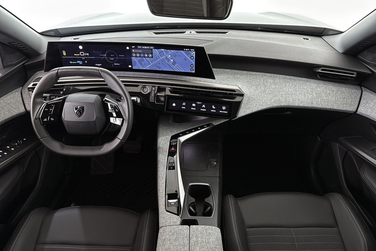 Peugeot e-3008