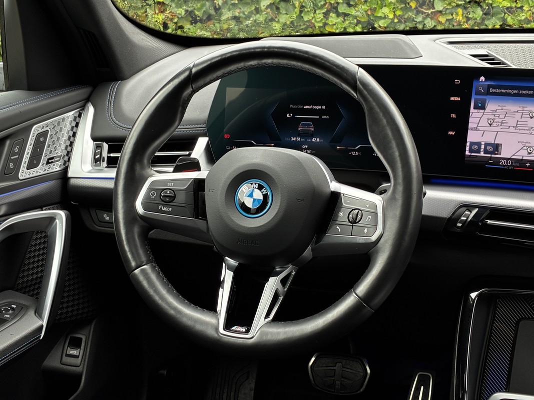 BMW iX1