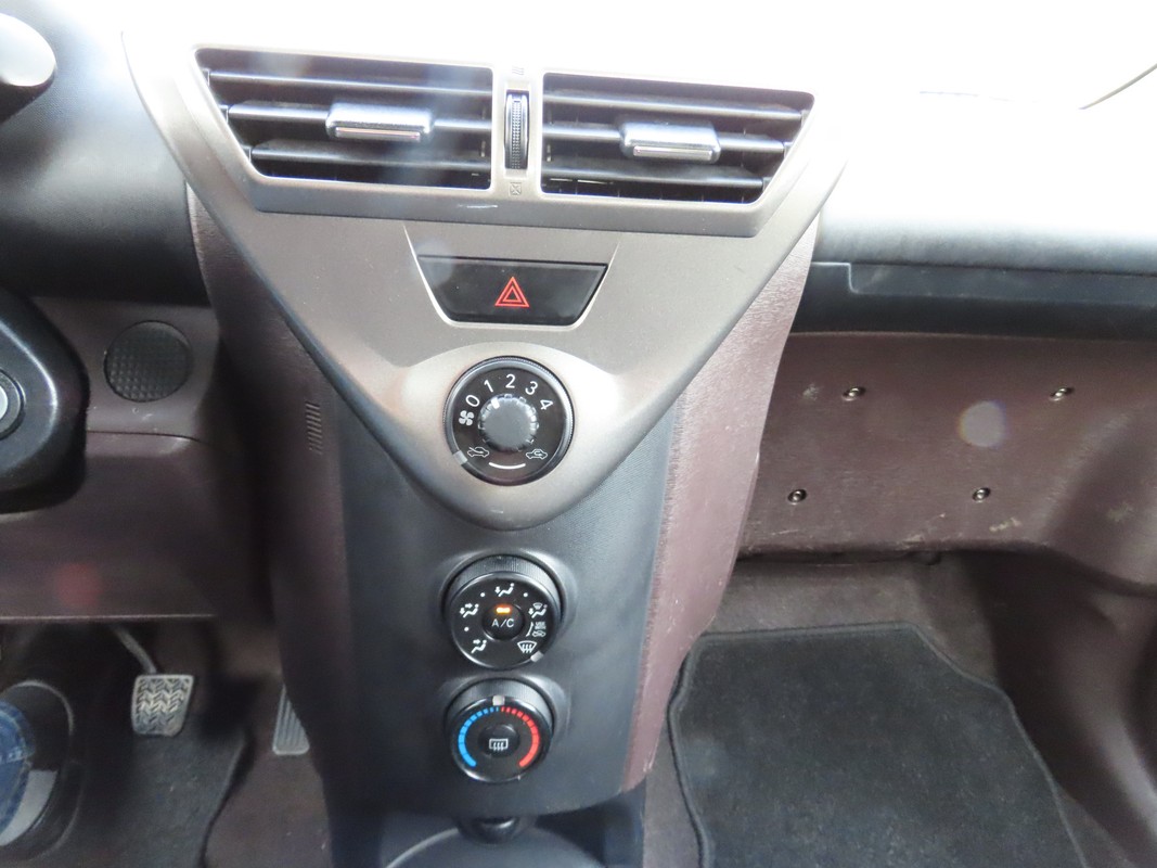 Toyota iQ