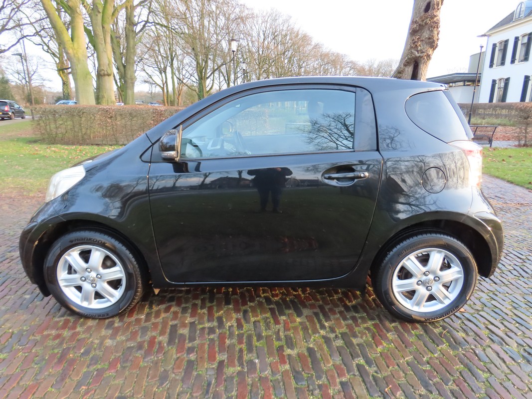Toyota iQ