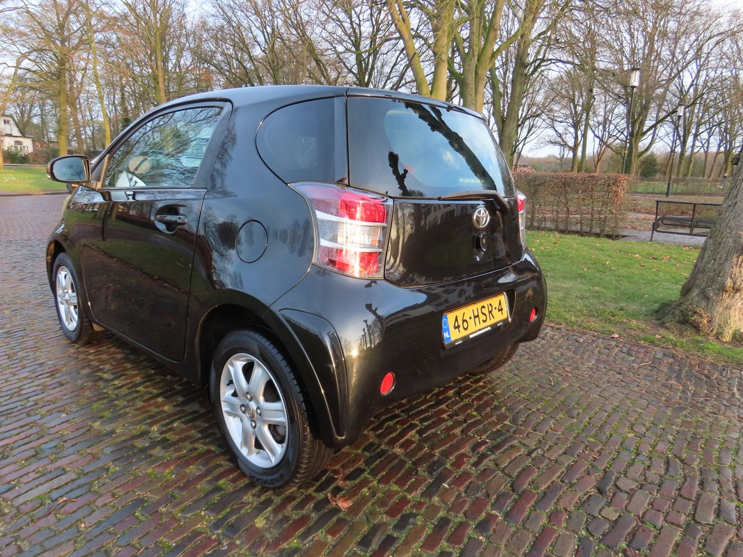 Toyota iQ