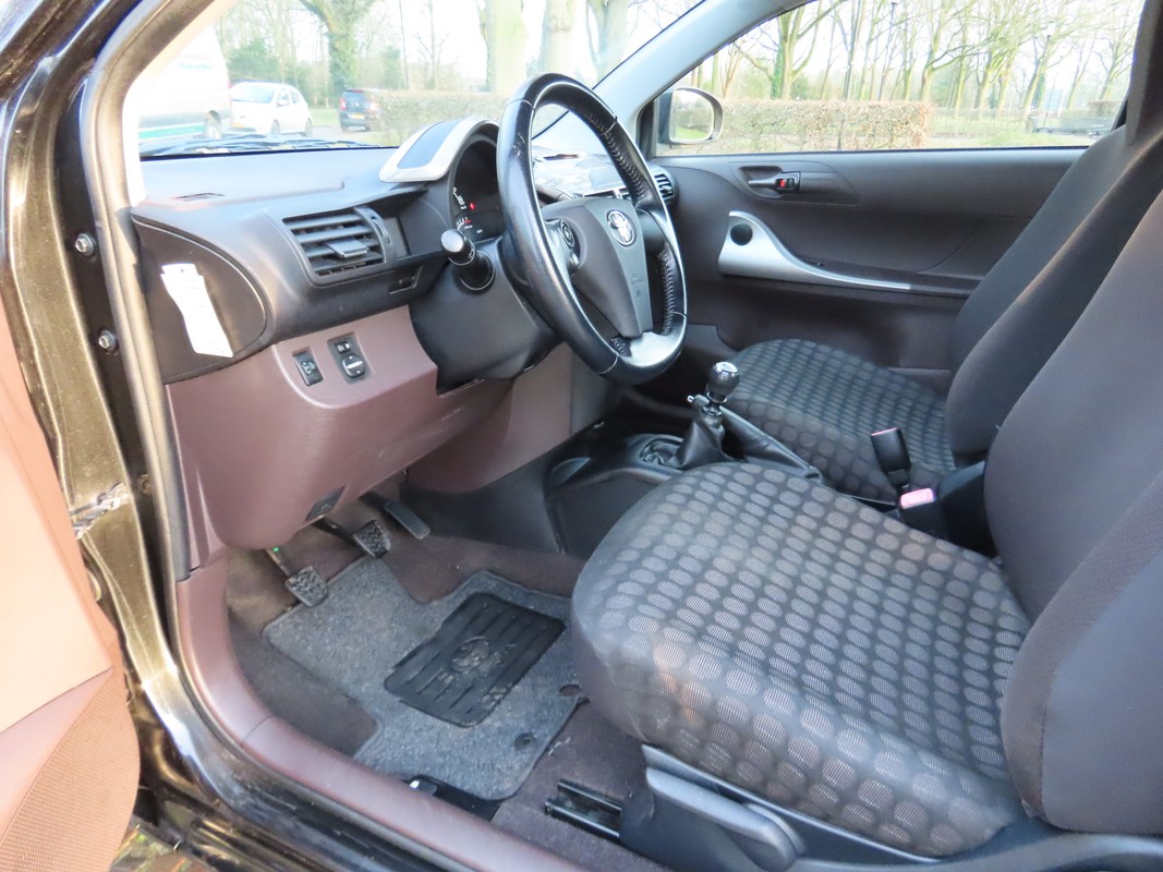 Toyota iQ