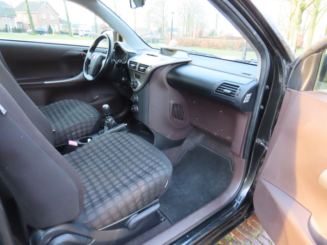 Toyota iQ