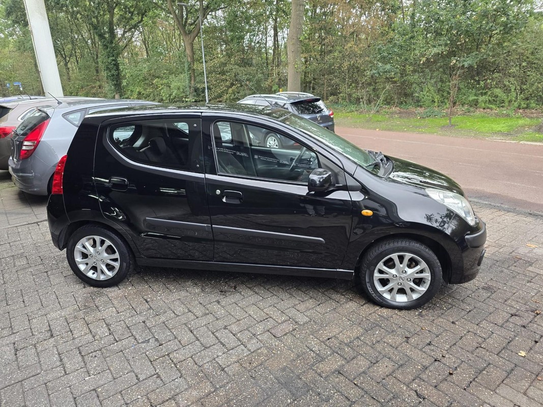 Nissan Pixo