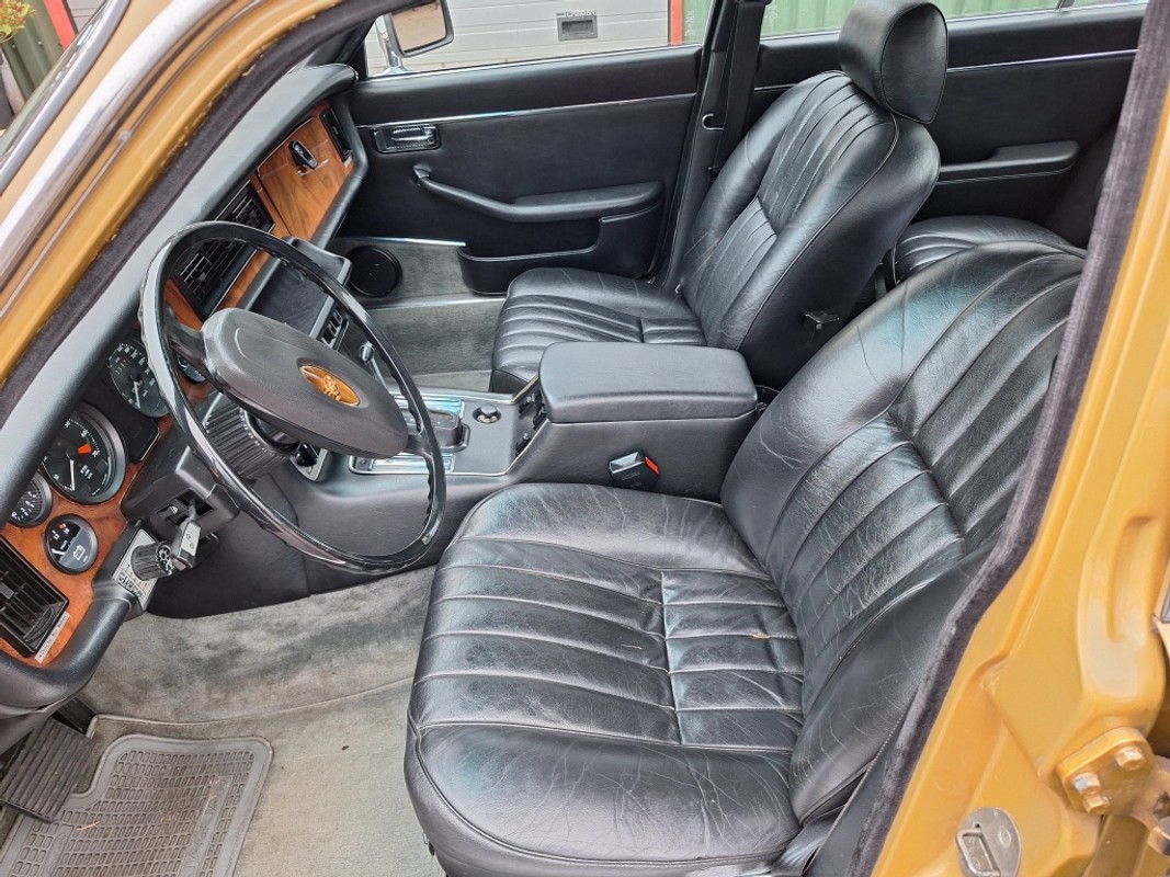 Jaguar XJ