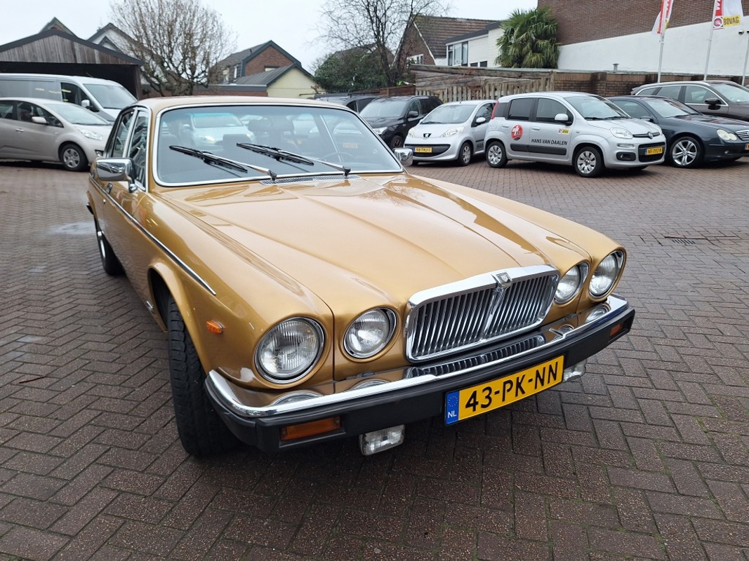 Jaguar XJ