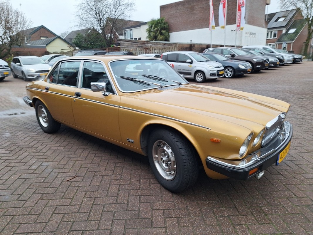 Jaguar XJ
