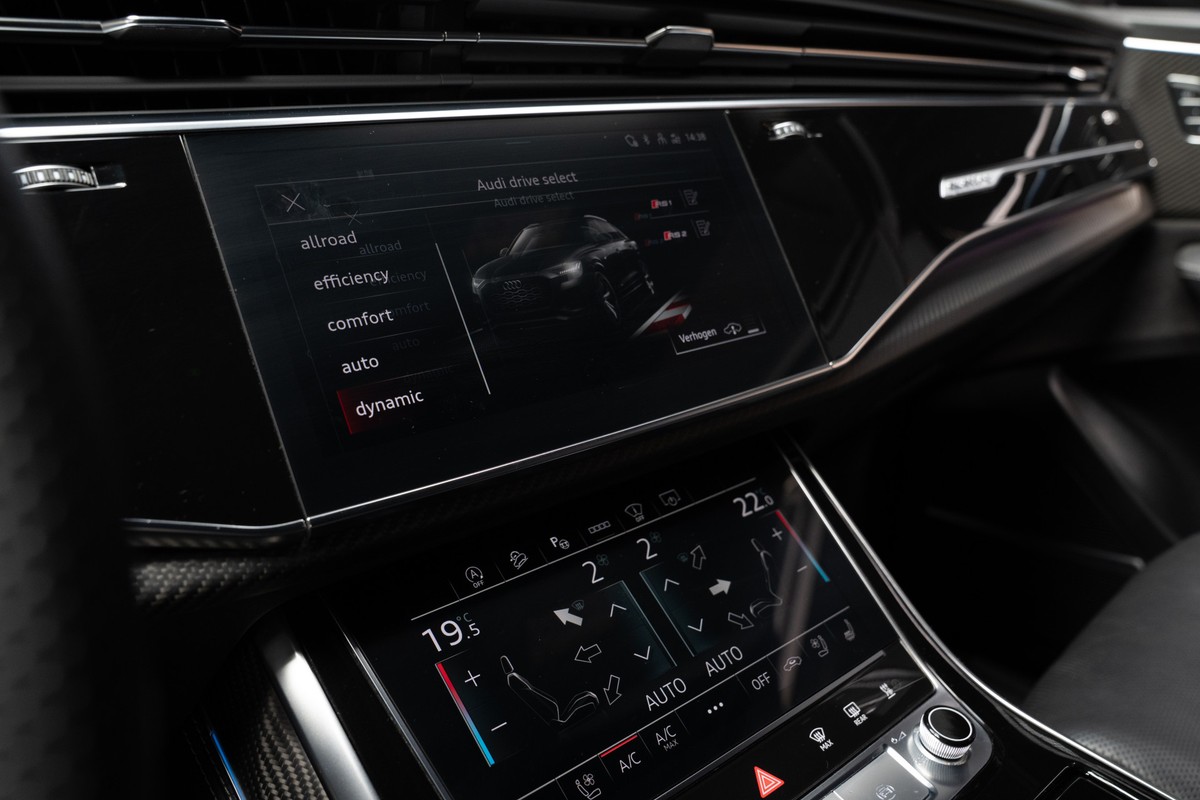 Audi RSQ8