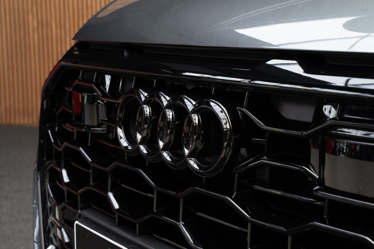 Audi RSQ8