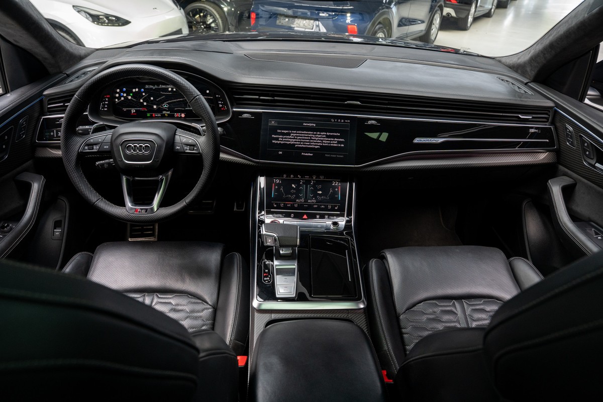 Audi RSQ8