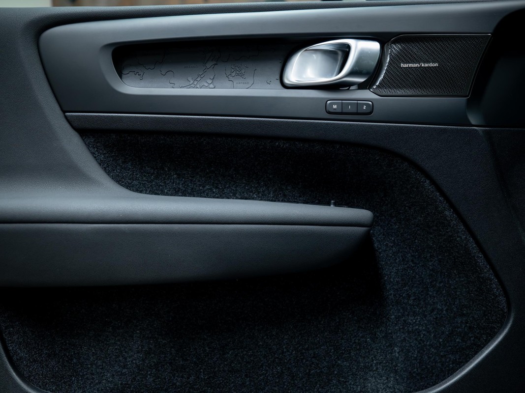 Volvo EX40