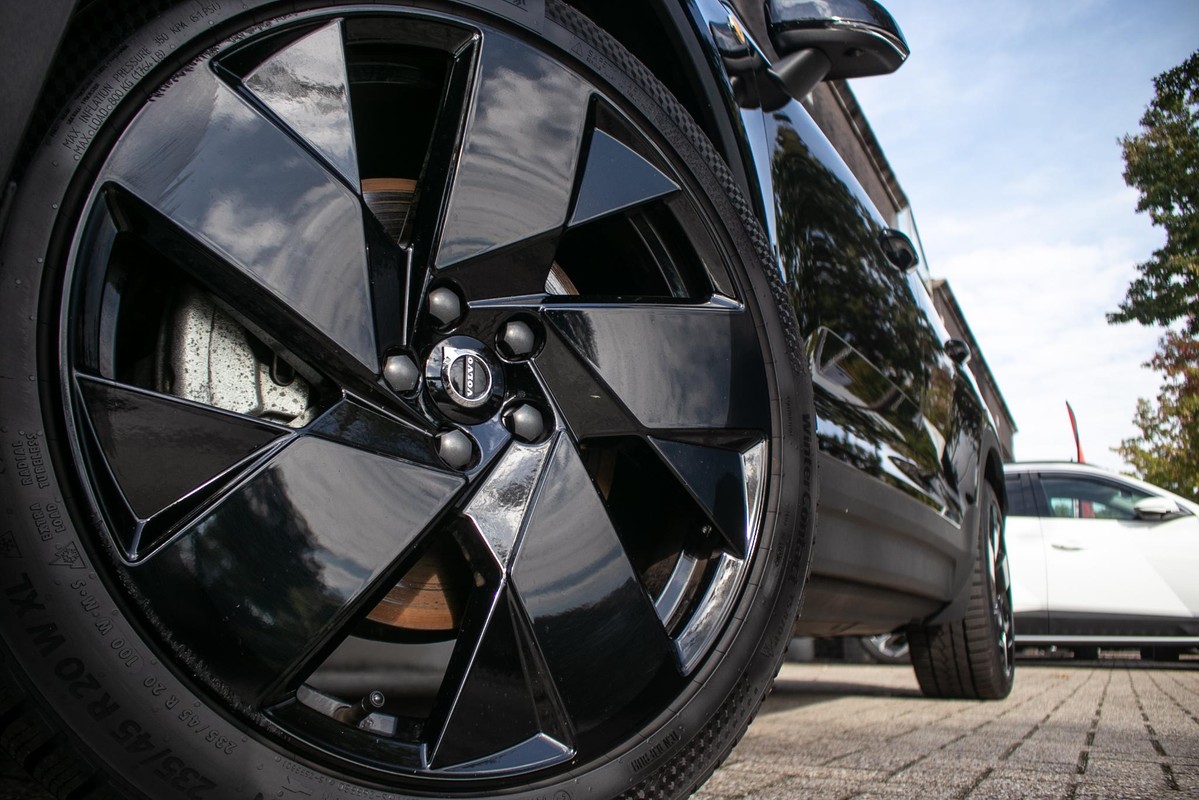 Volvo EX40