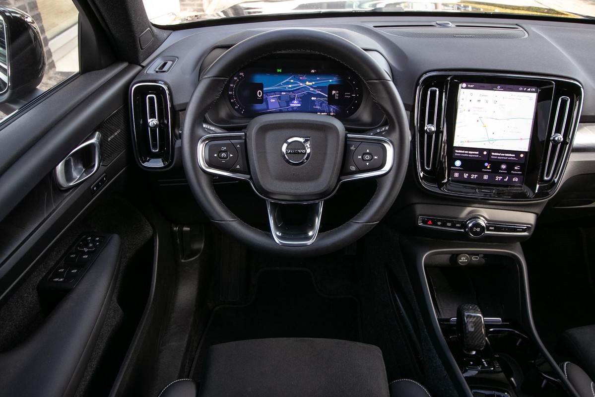 Volvo EX40