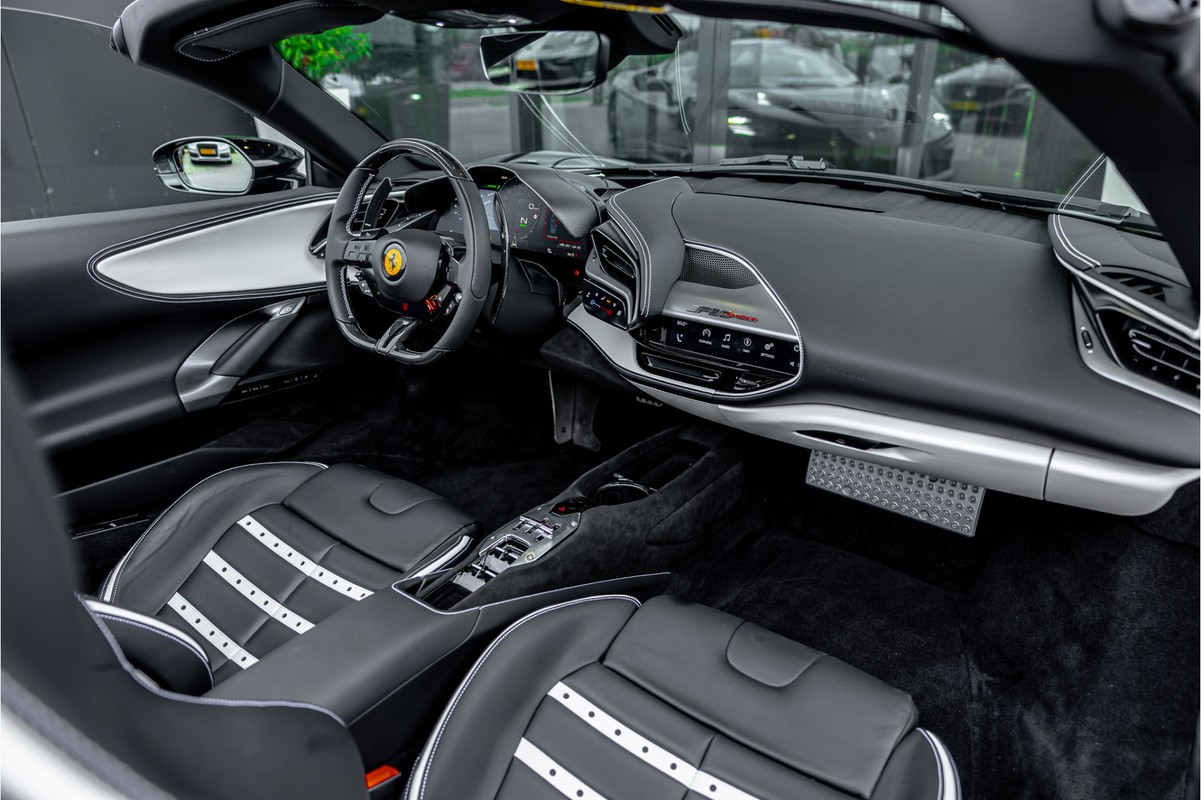 Ferrari SF90 Spider