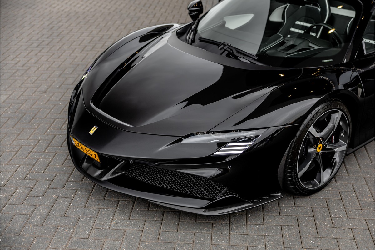 Ferrari SF90 Spider